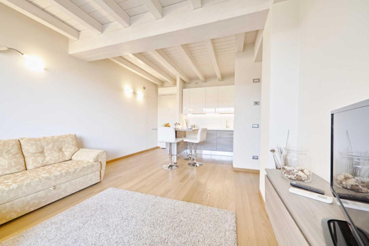 Warda A6 Apartment デセンツァーノ・デル・ガルダ エクステリア 写真